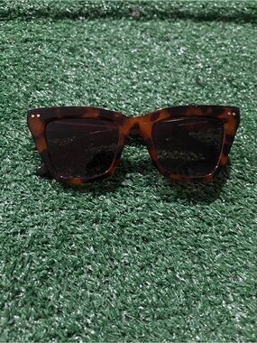Tortoise Shell Square Frame Sunglasses with Case